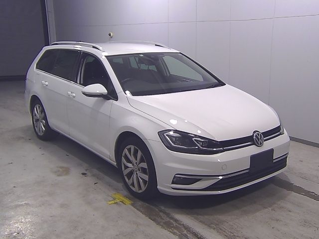 10015 Volkswagen Golf variant AUCHP 2018 г. (Honda Tokyo)